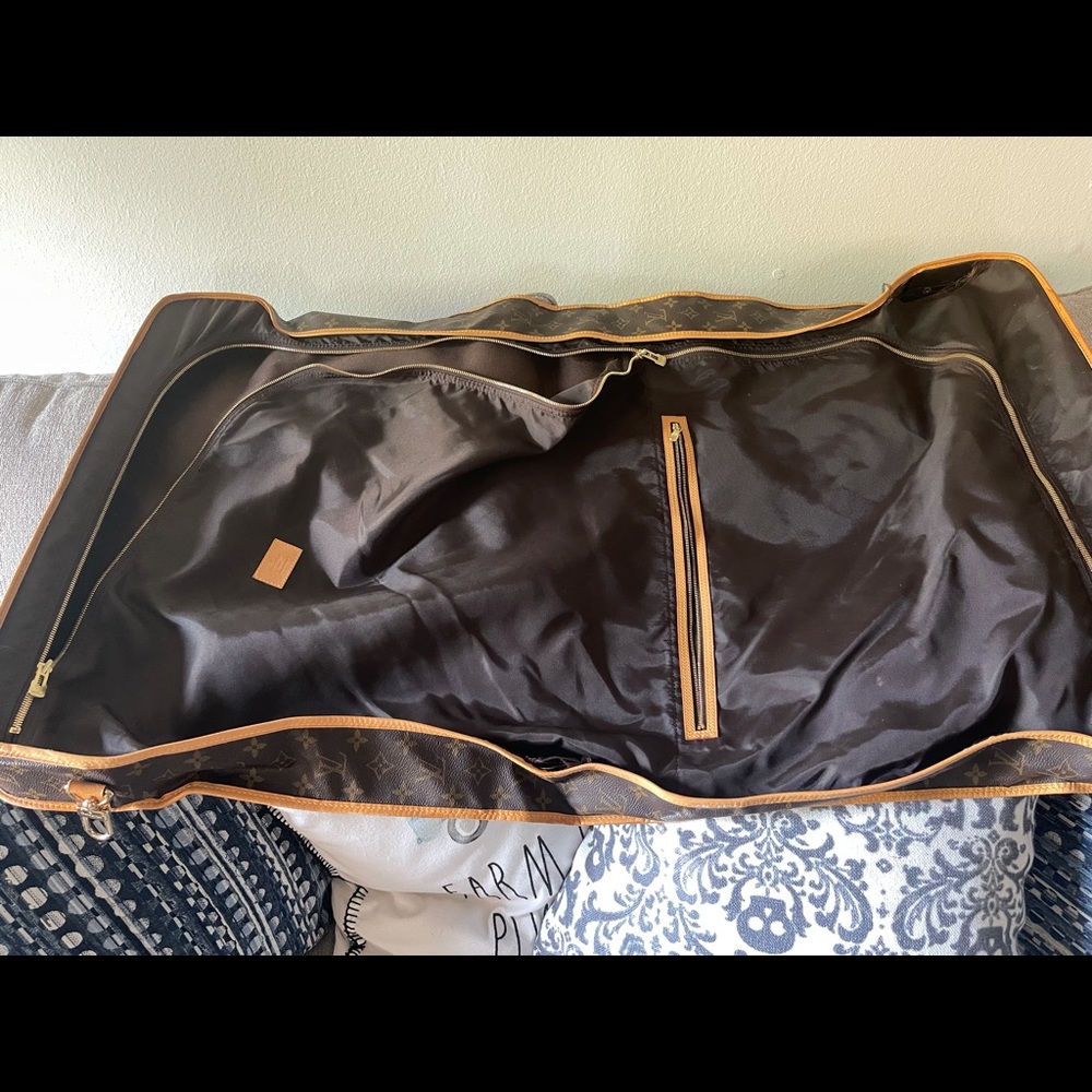 Pre-Loved Louis Vuitton Portable Bandoulière Garment Bag